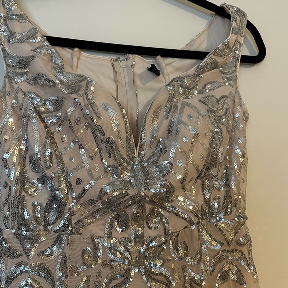 Long v neck dress - Picture 2 of 3